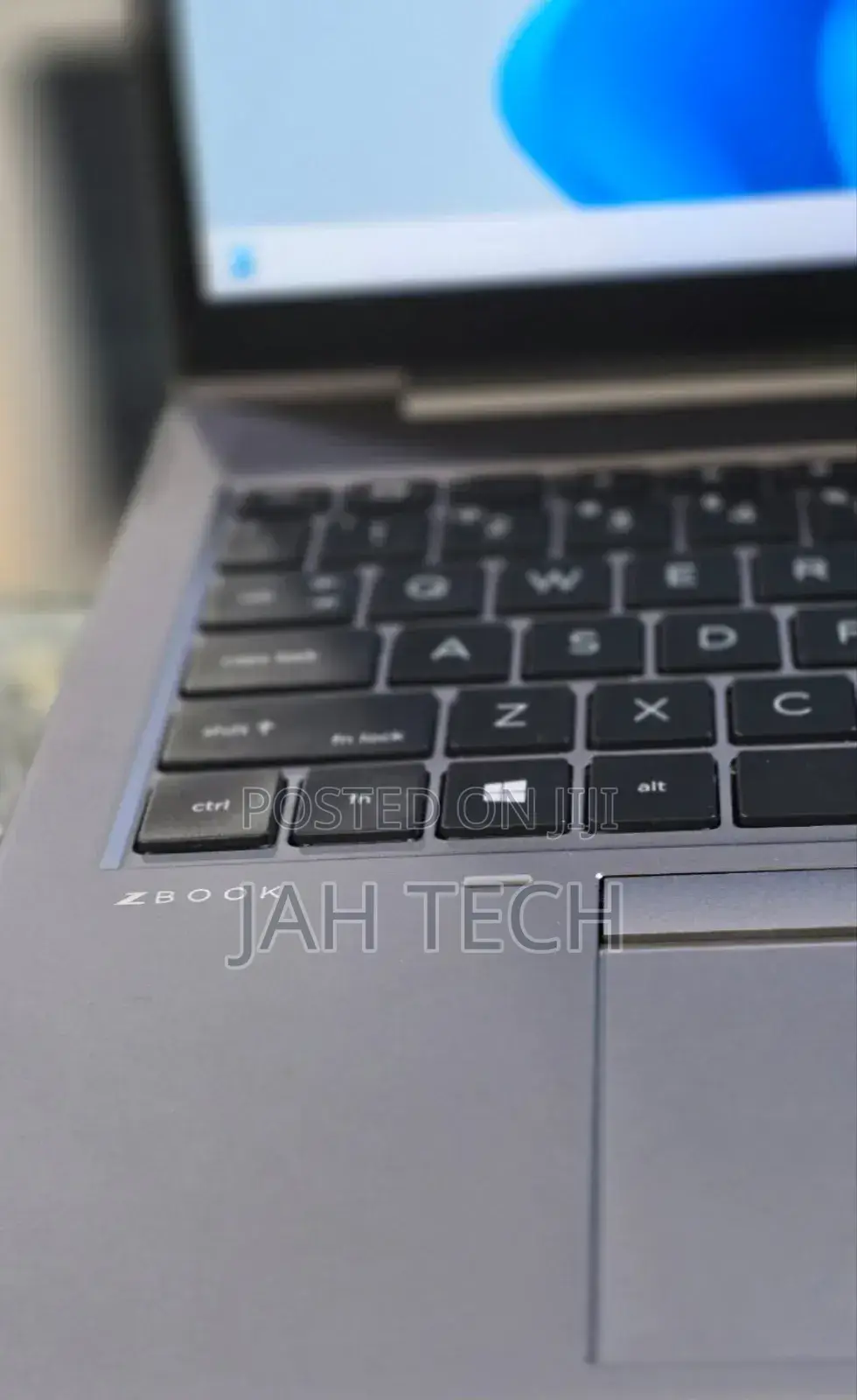 New Laptop HP ZBook Firefly G8 16GB Intel Core i7 SSD 512GB