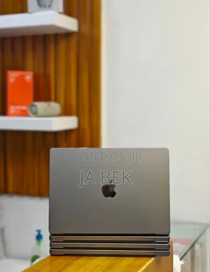 New Laptop Apple MacBook Pro M1 32GB Apple M1 Pro SSD 512GB