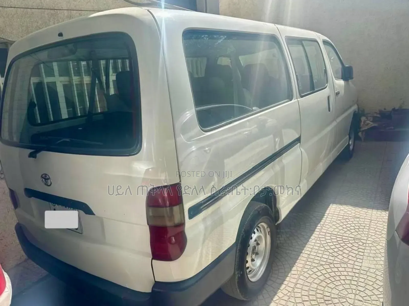 Toyota HiAce 2010 White