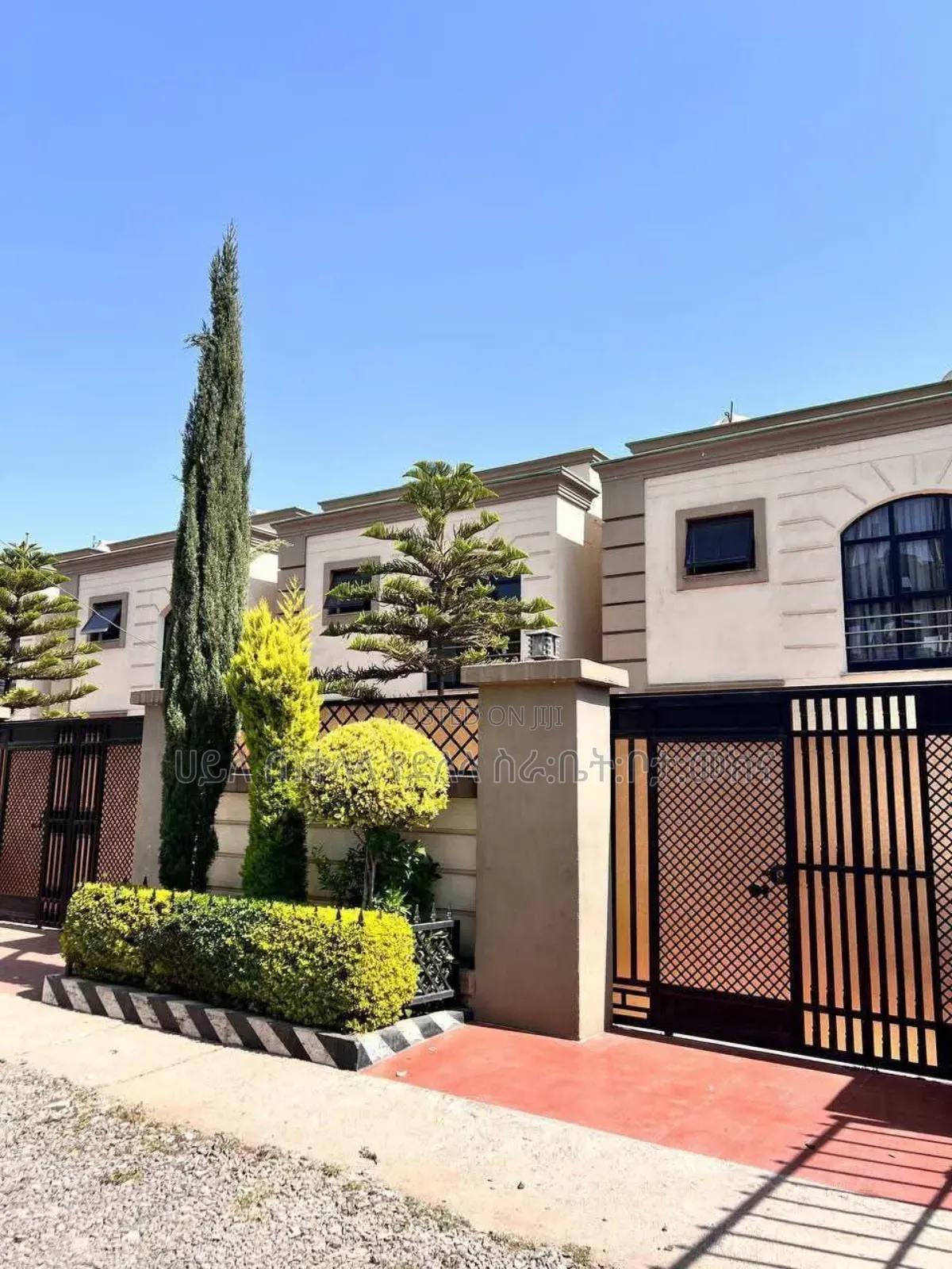 Furnished 5bdrm Townhouse/Terrace in Legetafo Area, Oromia-Finfinne