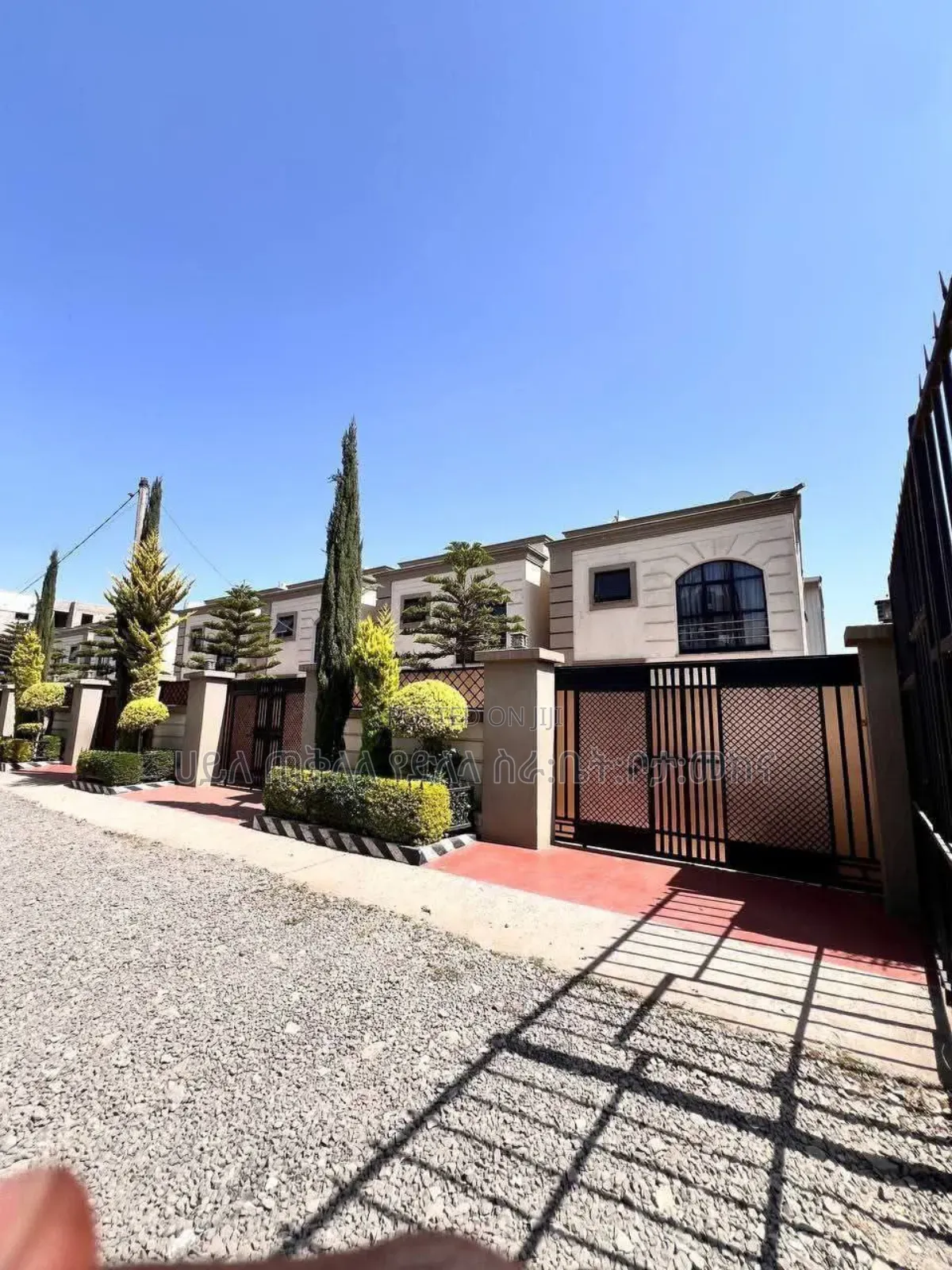 Furnished 5bdrm Townhouse/Terrace in Legetafo Area, Oromia-Finfinne