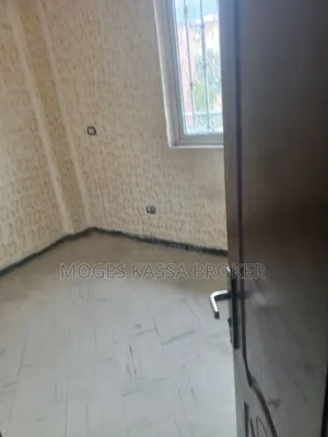 3bdrm Condo in የሚሸጥ አያት መብራት ኃይል, Yeka for sale