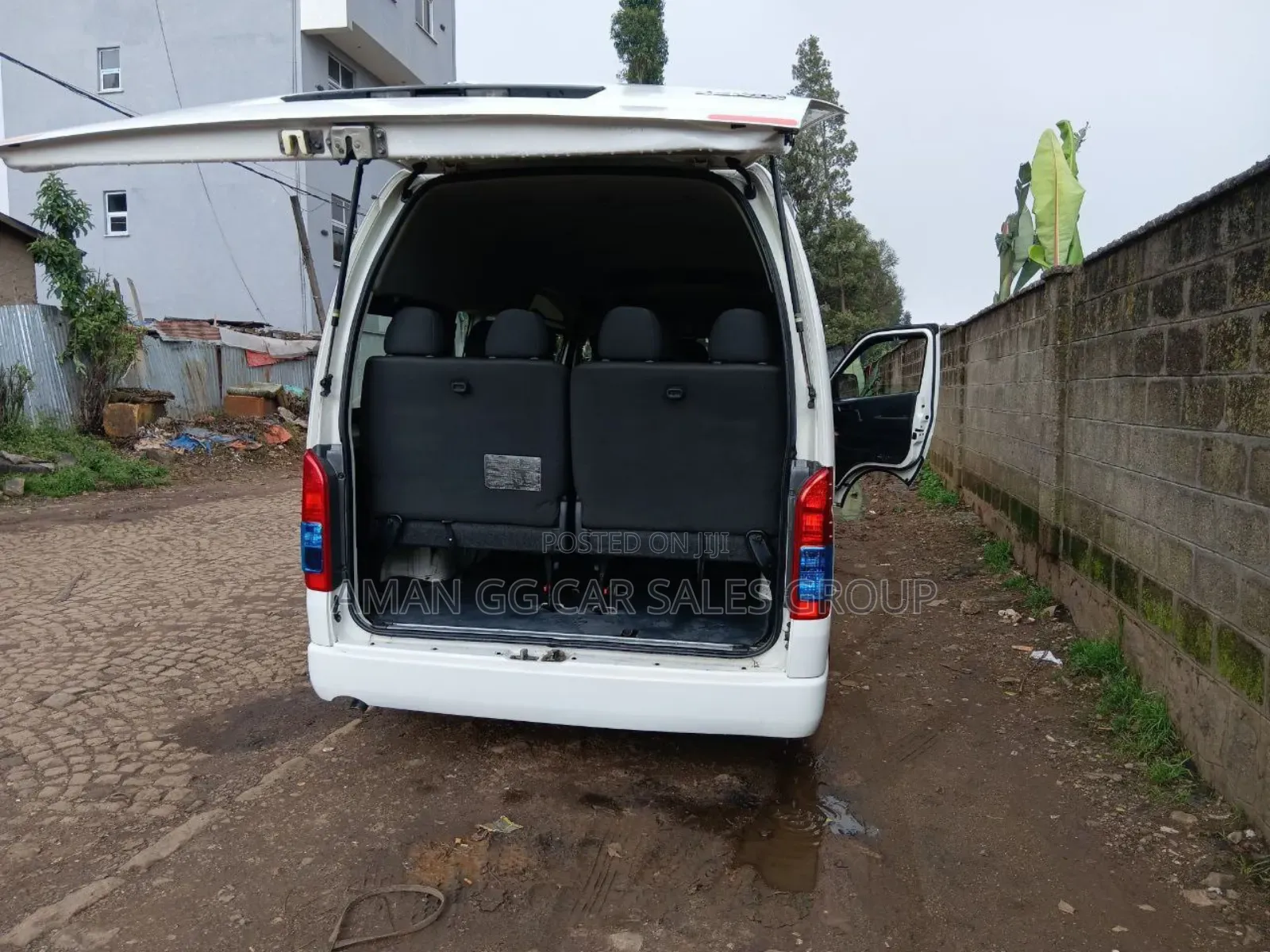 Toyota HiAce 2016 White