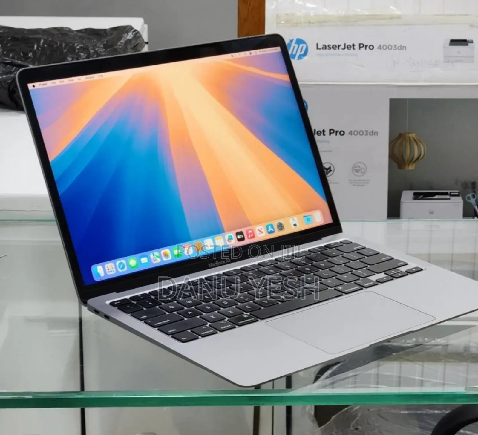 New Laptop Apple MacBook Air 2020 8GB Intel Core i3 SSD 256GB
