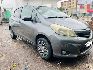 Toyota Yaris 2011 Gray