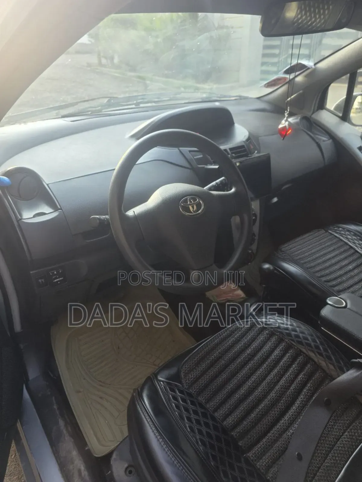 Toyota Yaris 2010 Silver