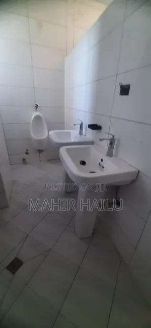 Luxury Rent to Office