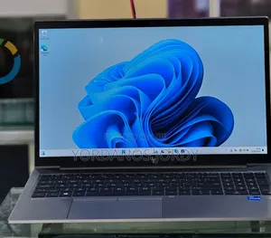 New Laptop HP ZBook Firefly G8 16GB Intel Core i7 SSD 512GB