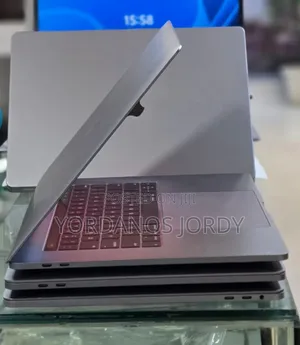 New Laptop Apple MacBook Pro 2017 16GB Intel Core i7 SSD 512GB