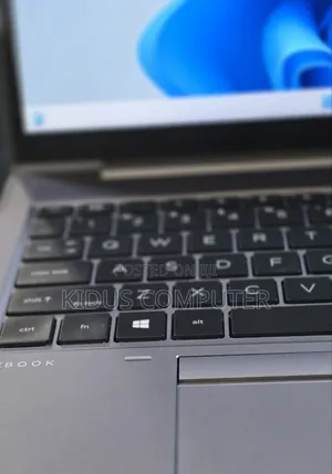 New Laptop HP ZBook Firefly G8 16GB Intel Core i7 SSD 512GB