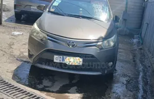 Toyota Yaris 2014 Gold
