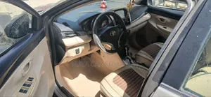 Toyota Yaris 2014 Gold