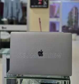 New Laptop Apple MacBook Pro 2019 16GB Intel Core i7 SSD 512GB