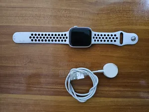 Apple Watch Series 8 (45 Mm.)