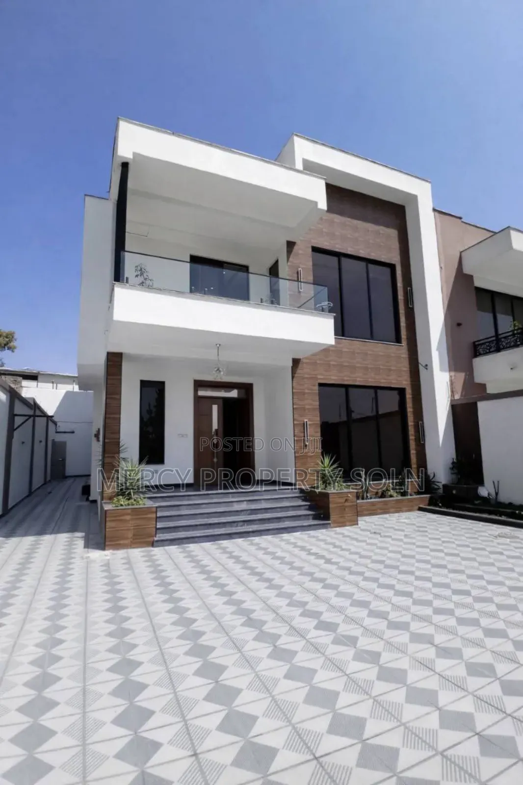 Furnished 8bdrm House in Bole for sale