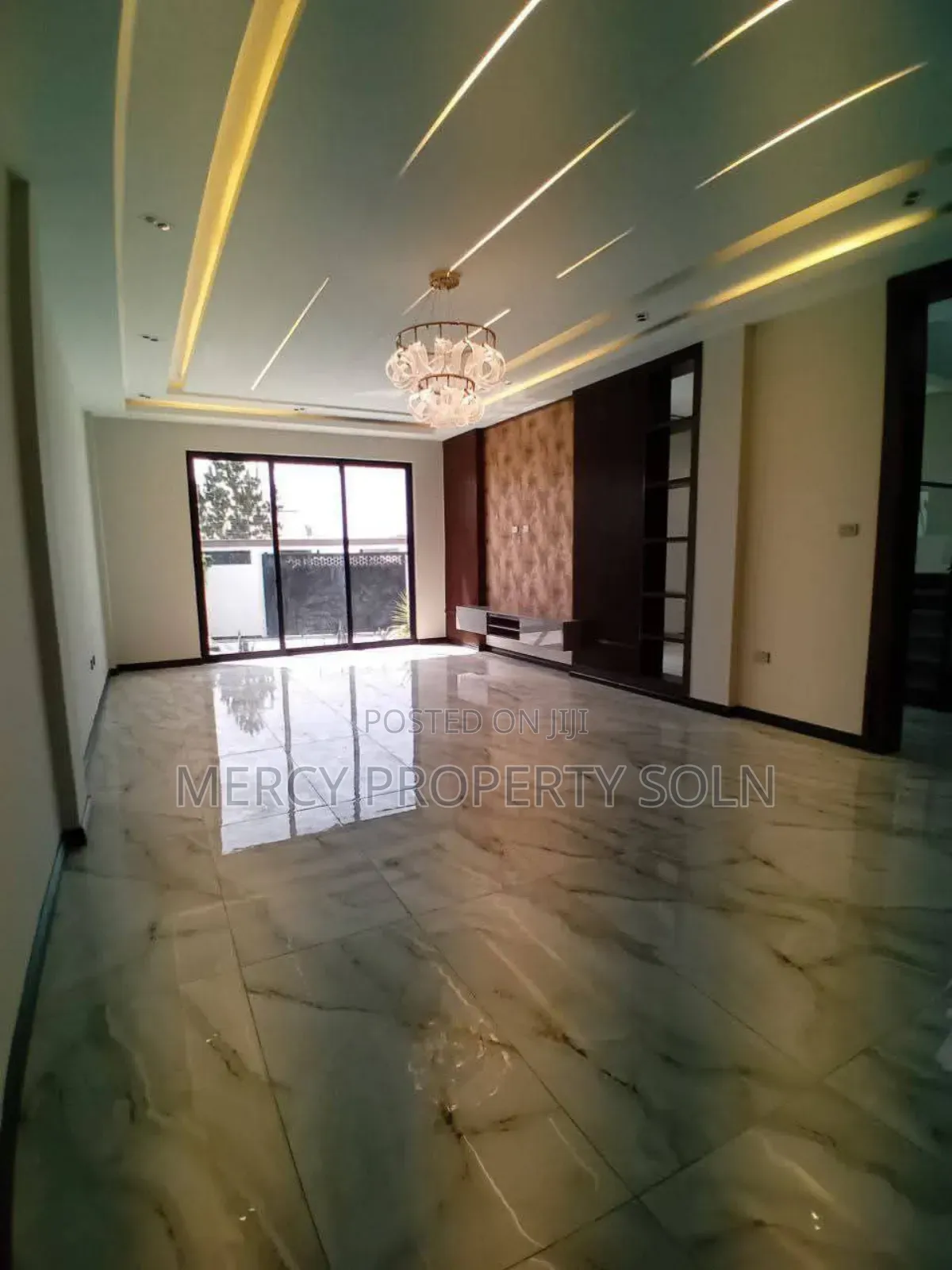 Furnished 8bdrm House in Bole for sale