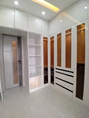 Furnished 8bdrm House in Bole for sale