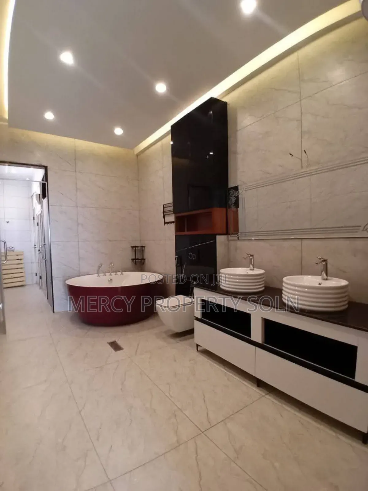 Furnished 8bdrm House in Bole for sale