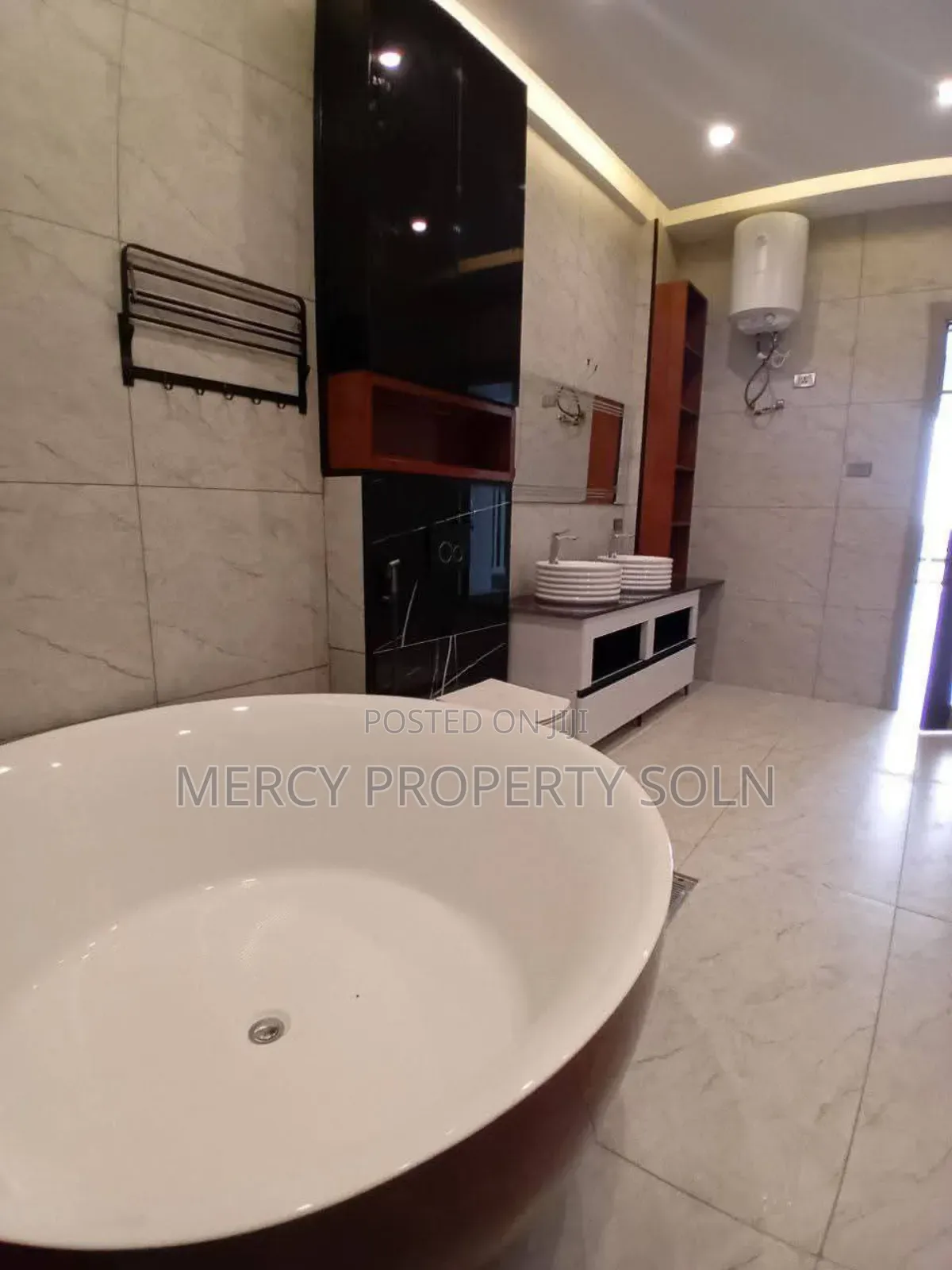 Furnished 8bdrm House in Bole for sale