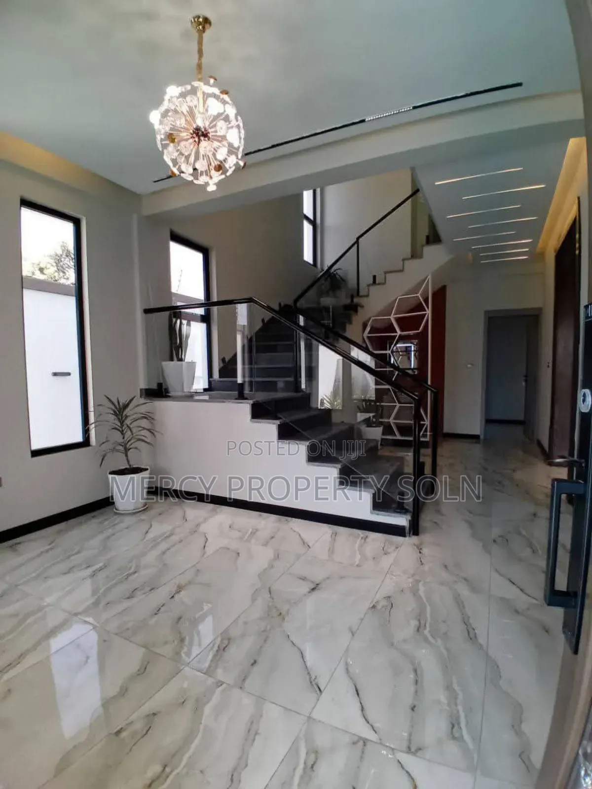 Furnished 8bdrm House in Bole for sale