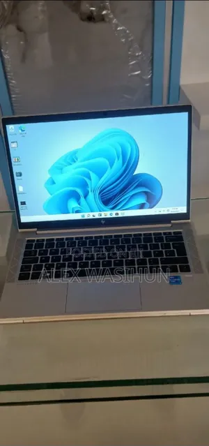 New Laptop HP EliteBook 830 G8 8GB Intel Core i7 SSD 512GB