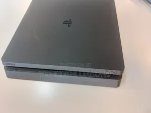 Play Station 4 Slim