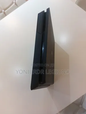 Play Station 4 Slim