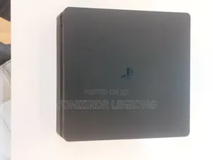 Play Station 4 Slim