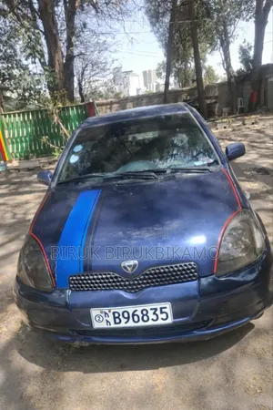 Toyota Vitz 2000 Blue