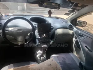 Toyota Vitz 2000 Silver