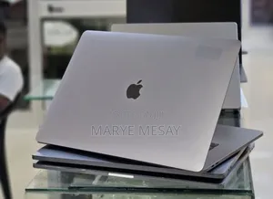 New Laptop Apple MacBook Pro 2017 16GB Intel Core i7 SSD 512GB