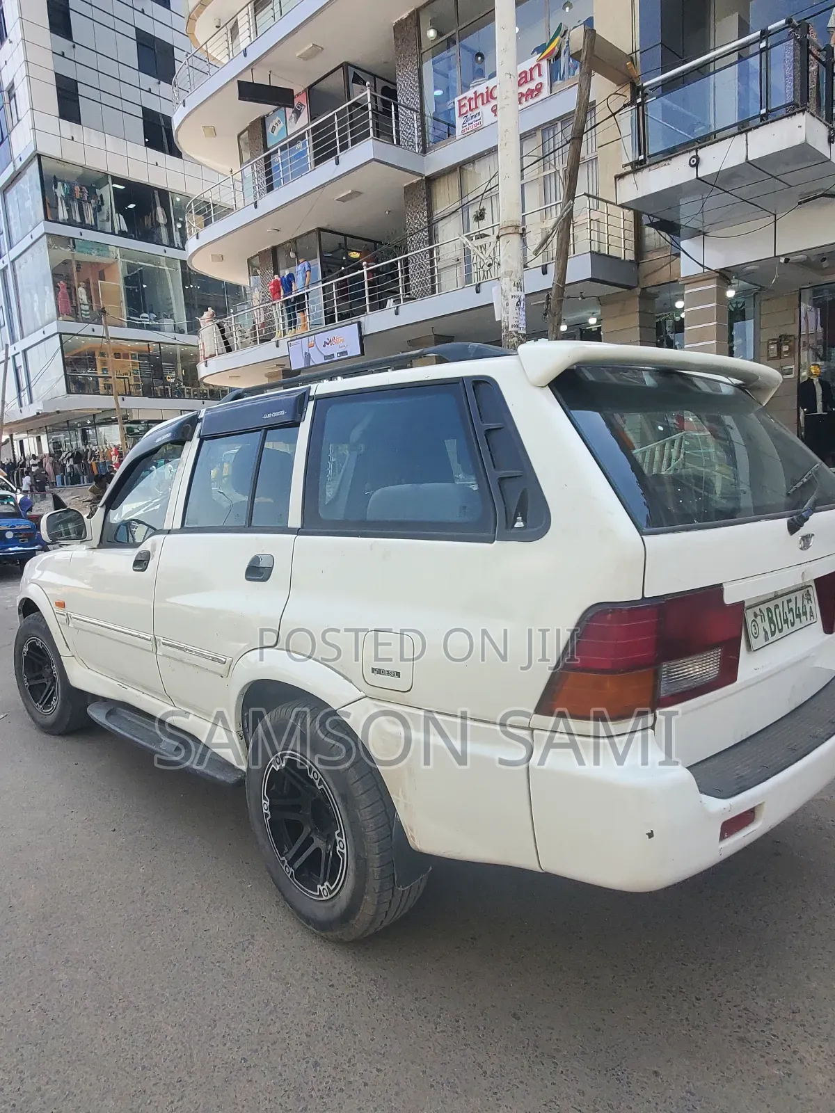 Suzuki Cervo 2000 White