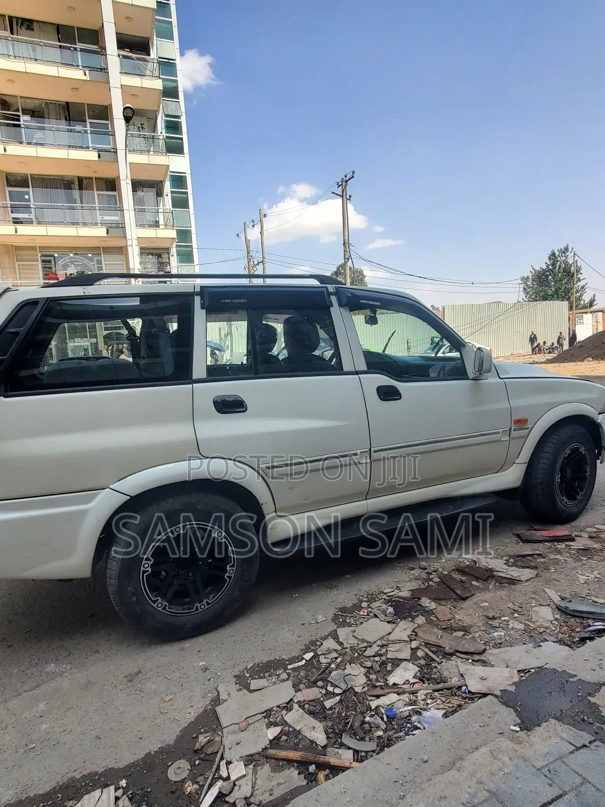 Suzuki Cervo 2000 White