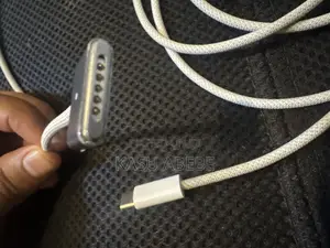 Apple Usb-C to Magsafe 3 Cable.