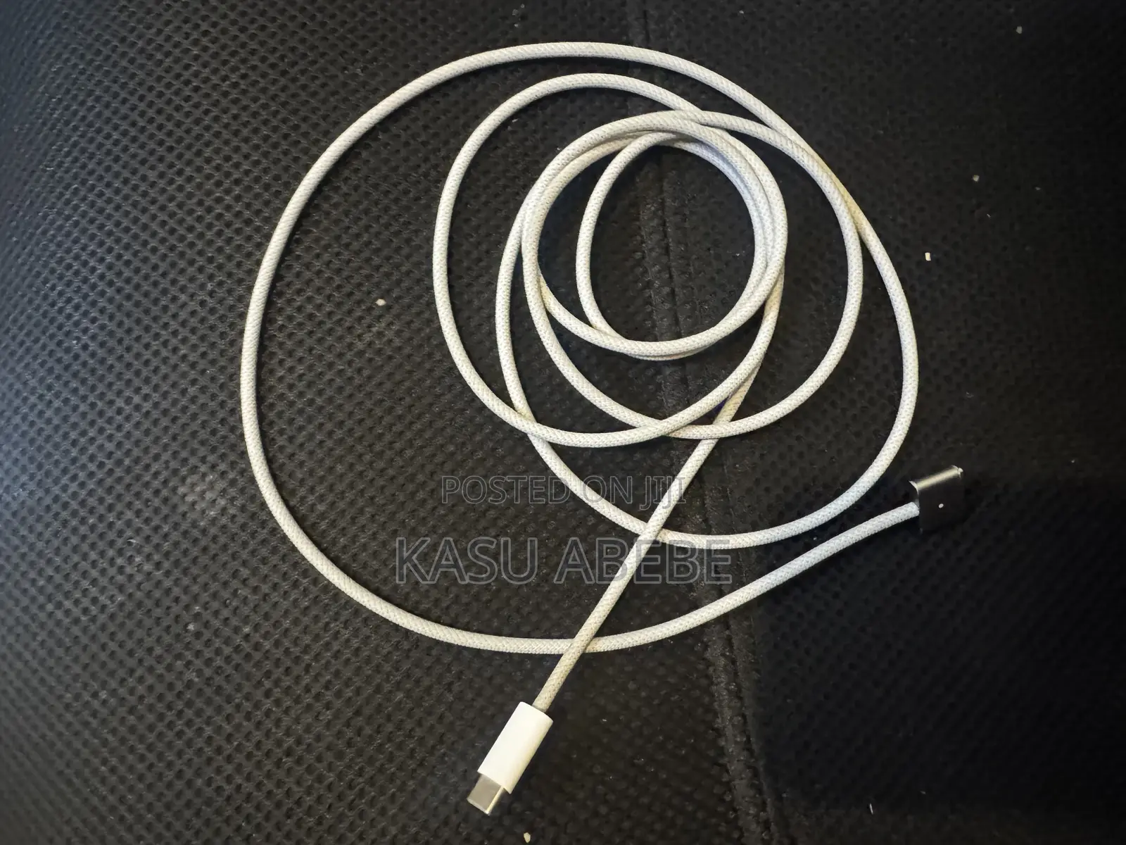 Apple Usb-C to Magsafe 3 Cable.