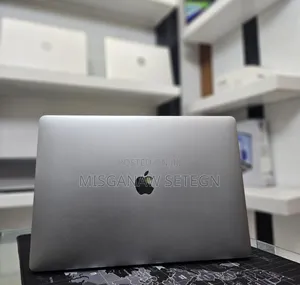 New Laptop Apple MacBook Pro 2019 16GB Intel Core i9 SSD 512GB
