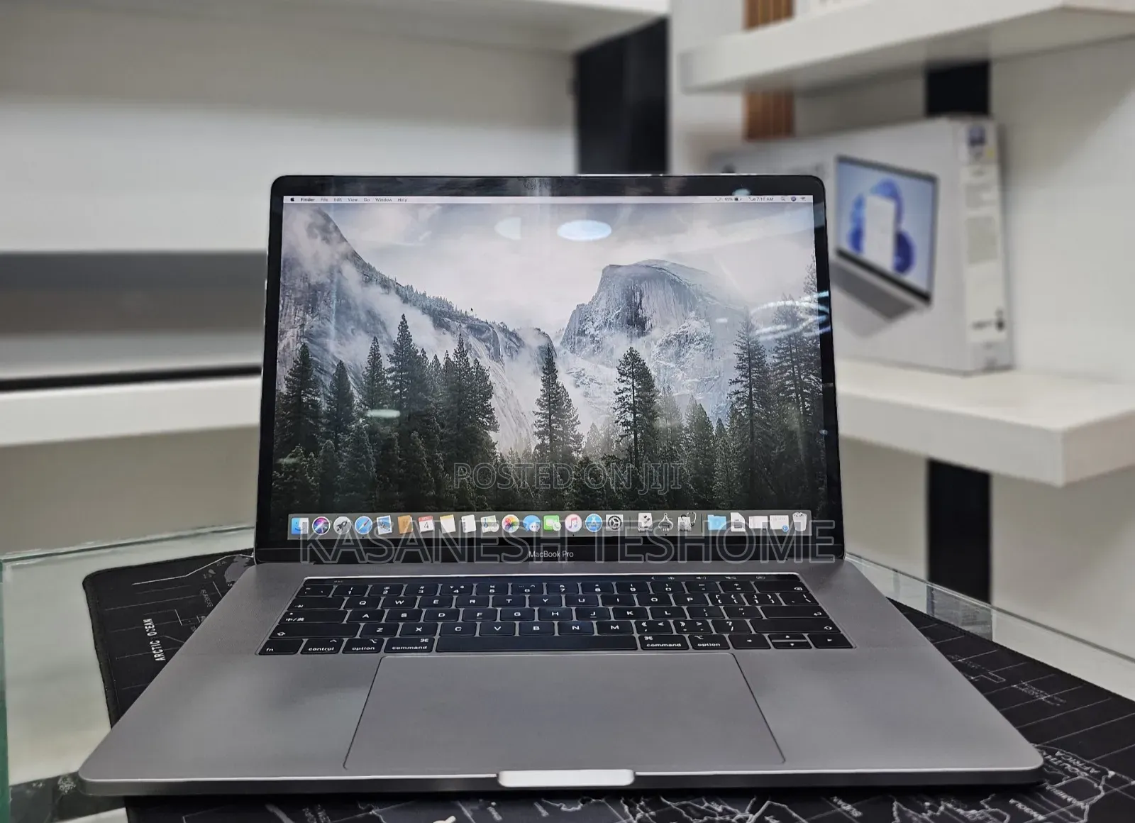 New Laptop Apple MacBook Pro 2019 16GB Intel Core i9 SSD 512GB