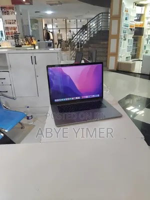 New Laptop Apple MacBook Pro 2017 16GB Intel Core i7 SSD 512GB