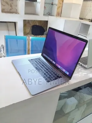 New Laptop Apple MacBook Pro 2017 16GB Intel Core i7 SSD 512GB