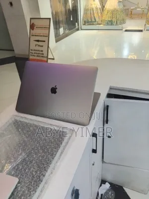 New Laptop Apple MacBook Pro 2017 16GB Intel Core i7 SSD 512GB