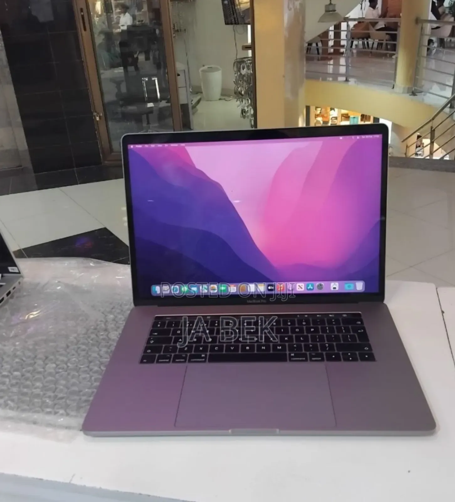 New Laptop Apple MacBook Pro 2017 16GB Intel Core i7 SSD 512GB