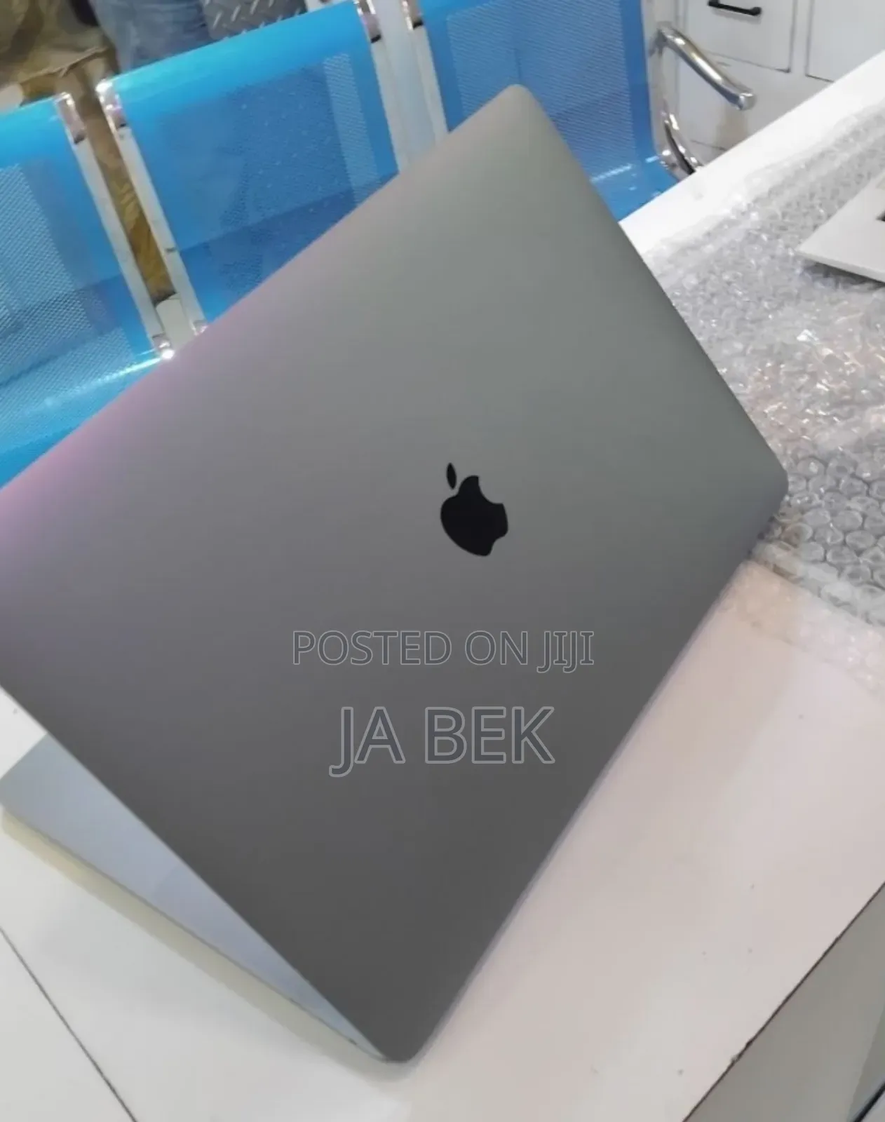 New Laptop Apple MacBook Pro 2017 16GB Intel Core i7 SSD 512GB