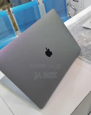 New Laptop Apple MacBook Pro 2017 16GB Intel Core i7 SSD 512GB