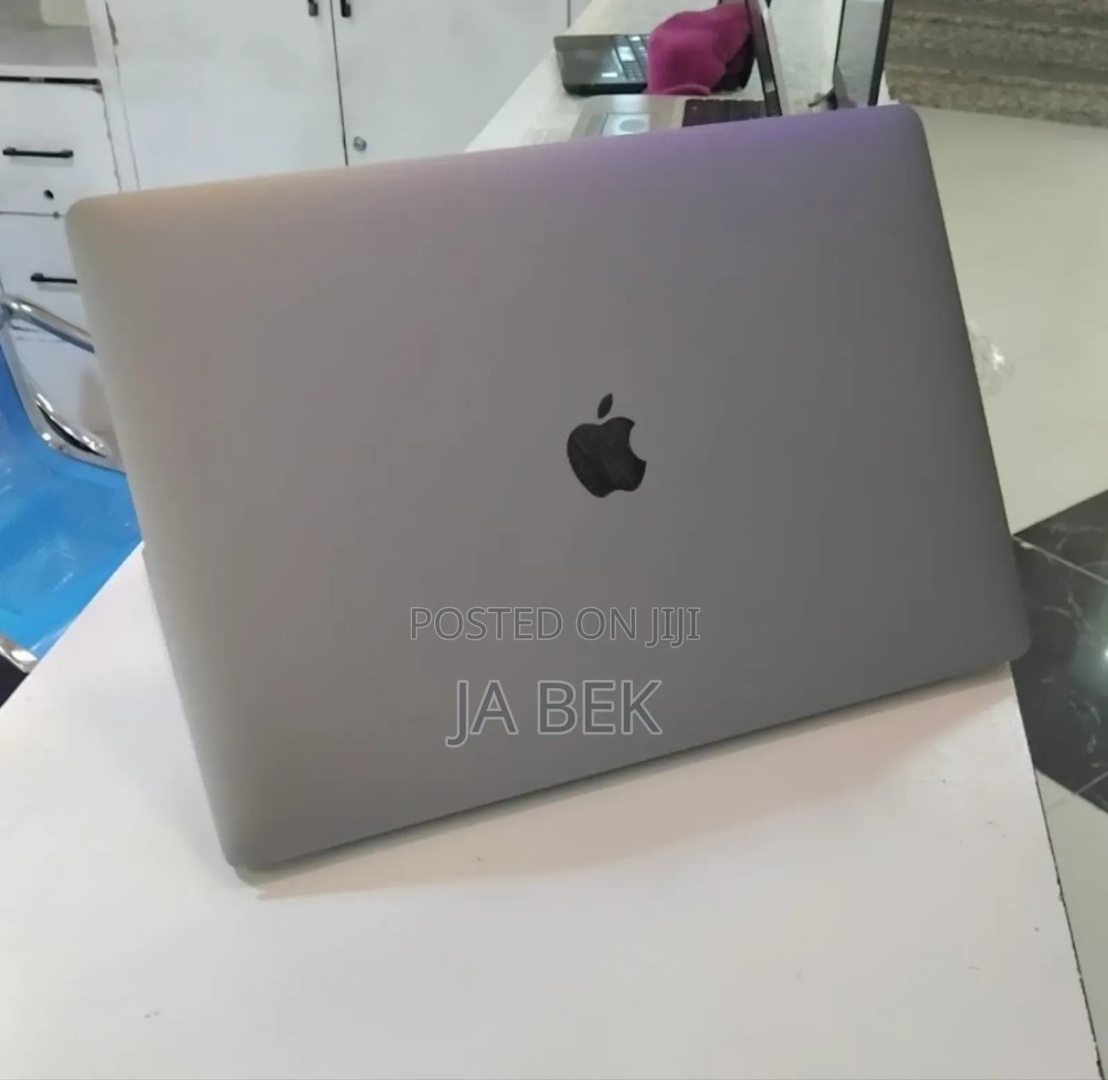 New Laptop Apple MacBook Pro 2017 16GB Intel Core i7 SSD 512GB