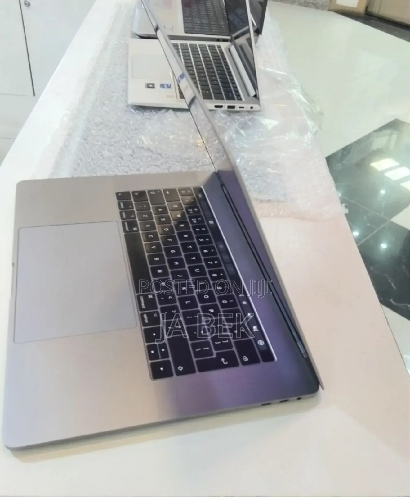 New Laptop Apple MacBook Pro 2017 16GB Intel Core i7 SSD 512GB