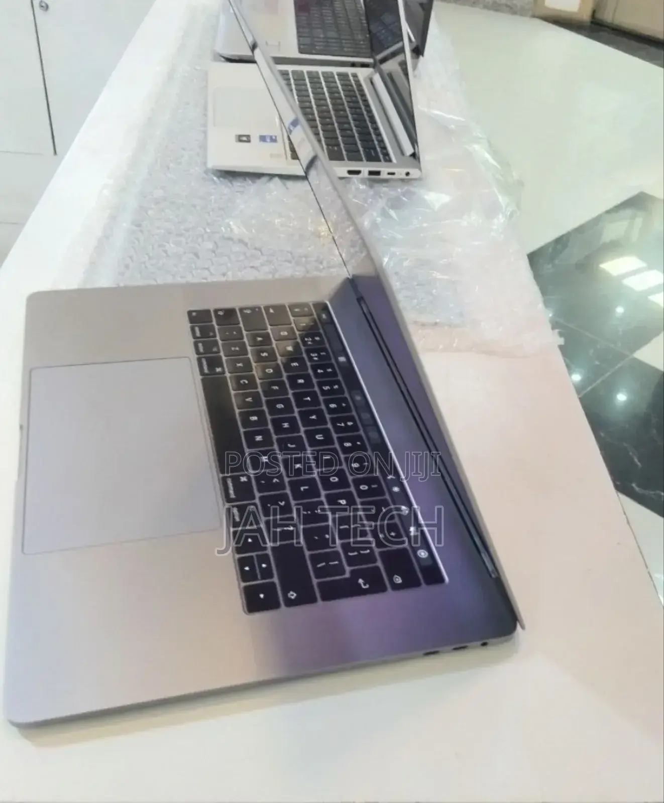 New Laptop Apple MacBook Pro 2017 16GB Intel Core i7 SSD 512GB