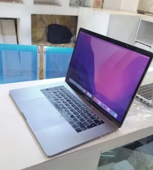 New Laptop Apple MacBook Pro 2017 16GB Intel Core i7 SSD 512GB