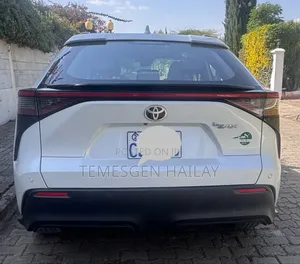 Toyota bZ4X 2025 White