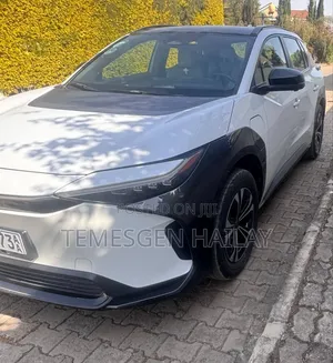 Toyota bZ4X 2025 White