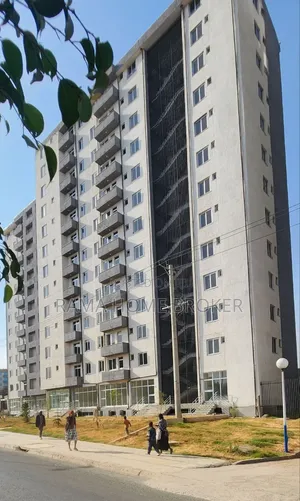 ለሽያጭ የቀረበ ሱቅ በመሀል ጀርመን አደባባይ